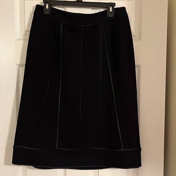 Jacqueline Quinn sophisticated skirt - Picture 2 of 5